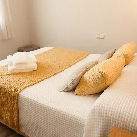 Beach-piscina Climatizada Holiday home Montalvo