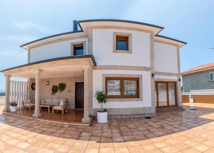 Beach-piscina Climatizada בית נופש *